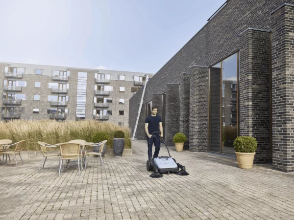 Nilfisk SW250 Manual Sweeper - Image 6