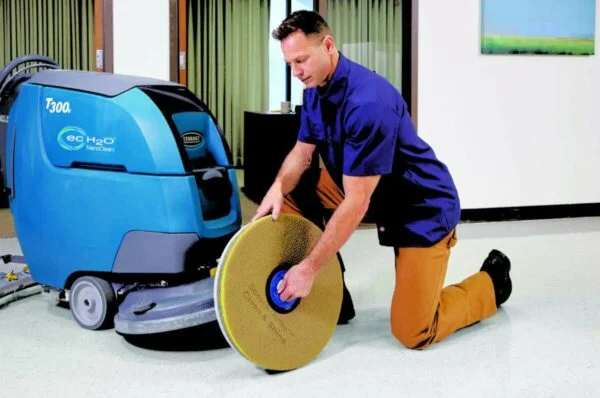 3M Scotch-Brite Clean and Shine Floor Pad - Image 2
