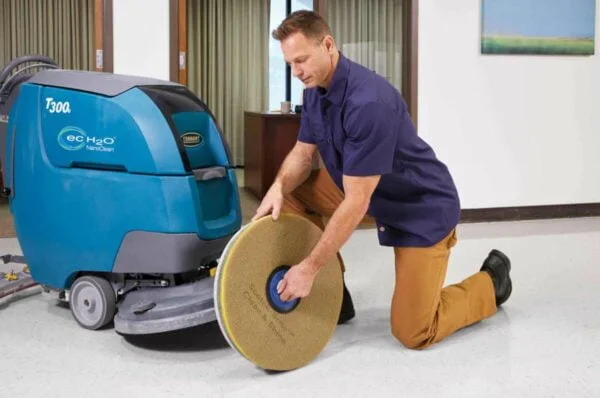 3M Scotch-Brite Clean and Shine Floor Pad - Image 3
