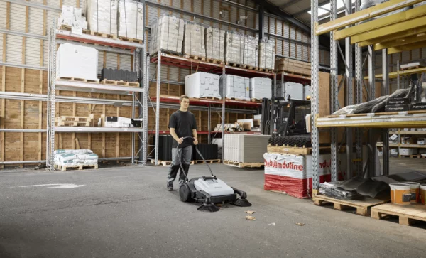 Nilfisk SW250 Manual Sweeper - Image 2