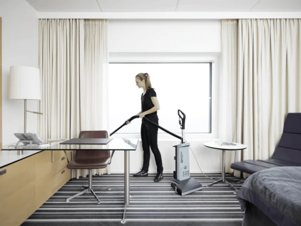 Nilfisk VU500 Upright Vacuum - Image 5