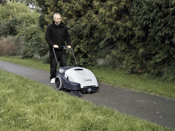 Nilfisk SW750 Walk Behind Sweeper - Image 7